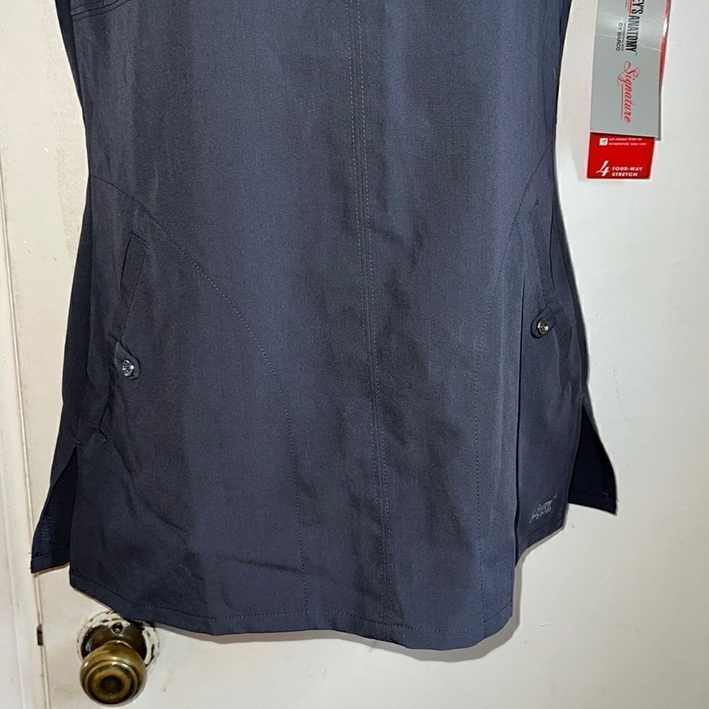 GREYS ANATOMY Signature 2 Welt Pocket V-Neck Scrub Top-XS NWT - Picture 4 of 10